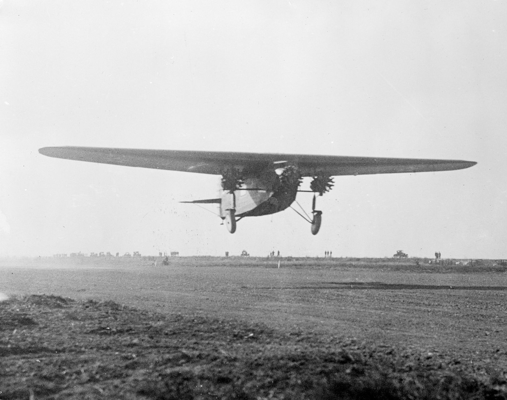 1927: Trans-Pacific Flight